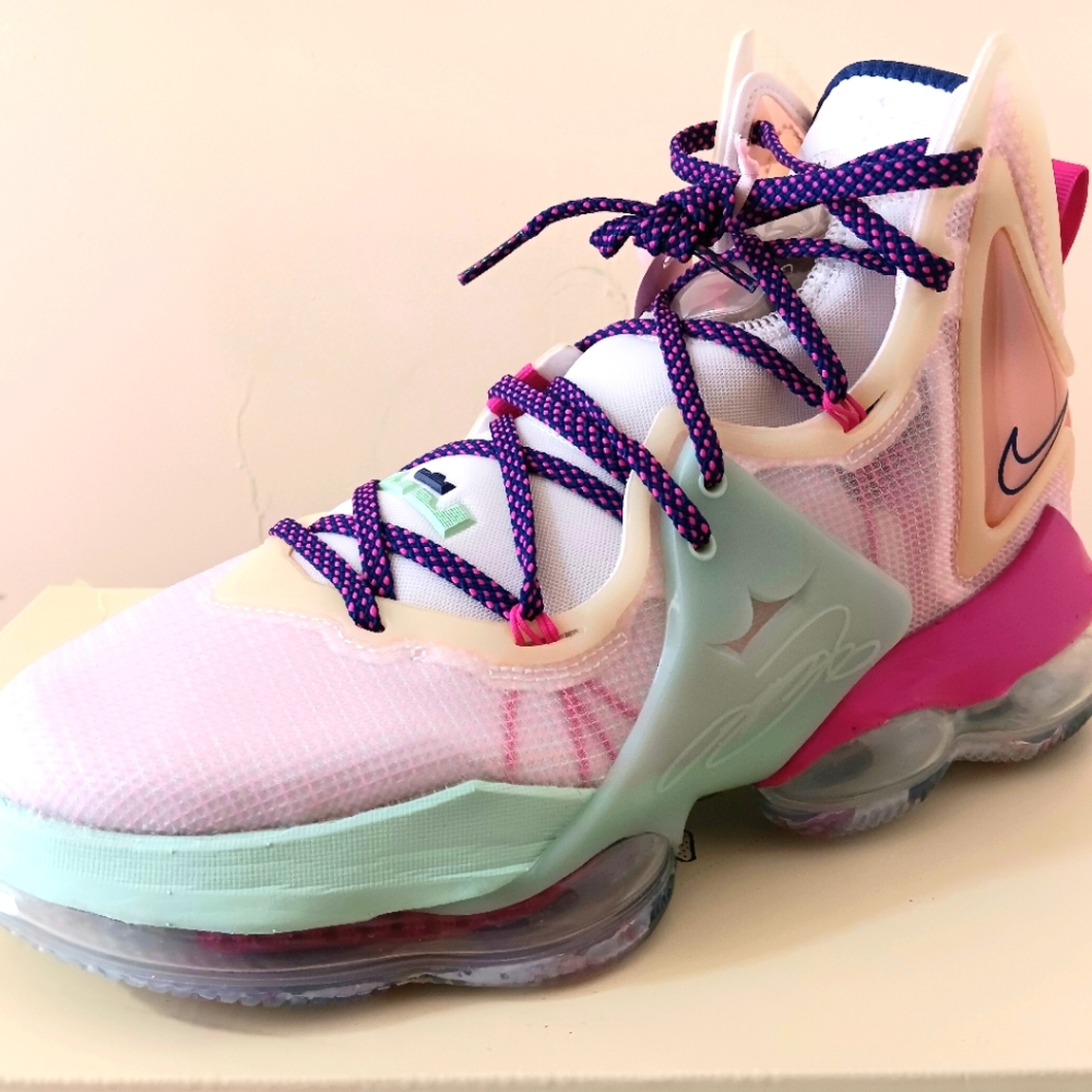 LEBRON XIX sneakers